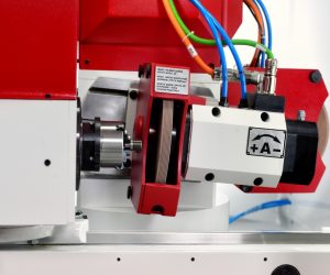 BBN model is a machine for cutting from solid and external grinding of all thread types – metric, withwort, trapezoidal, saw-tooth, round, special, etc.